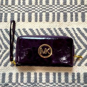 Michael Kors wristlet/wristlet in purple